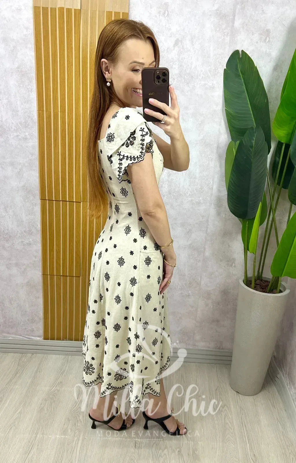 Vestido Eliara Em Linho Bordado – Preto